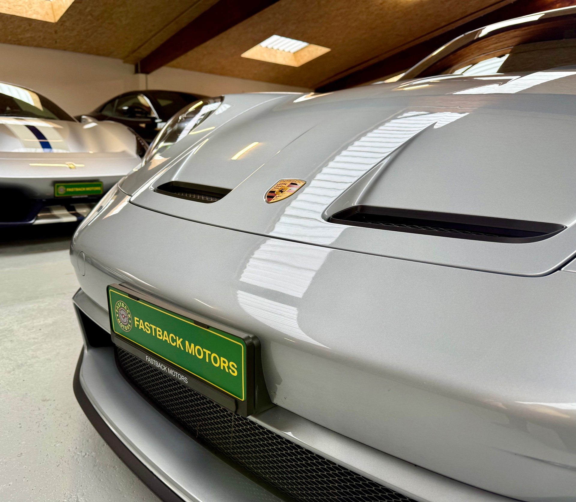 PORSCHE 911 GT3 Touring - Image 2