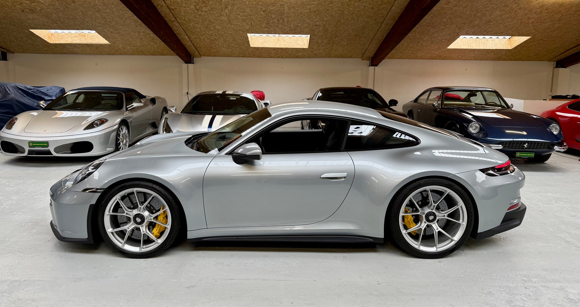 PORSCHE 911 GT3 Touring - Image 3