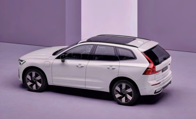 VOLVO XC60 2.0 T6 TE Ultra Dark eAWD - Image 3