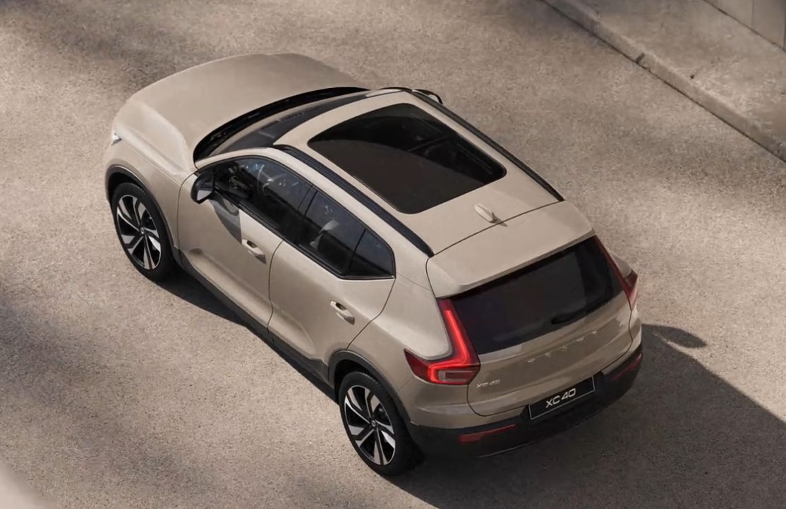 VOLVO XC40 2.0 B3 MH Core - Image 3