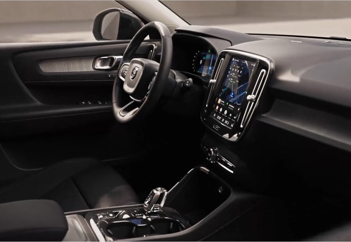 VOLVO XC40 2.0 B3 MH Core - Image 4