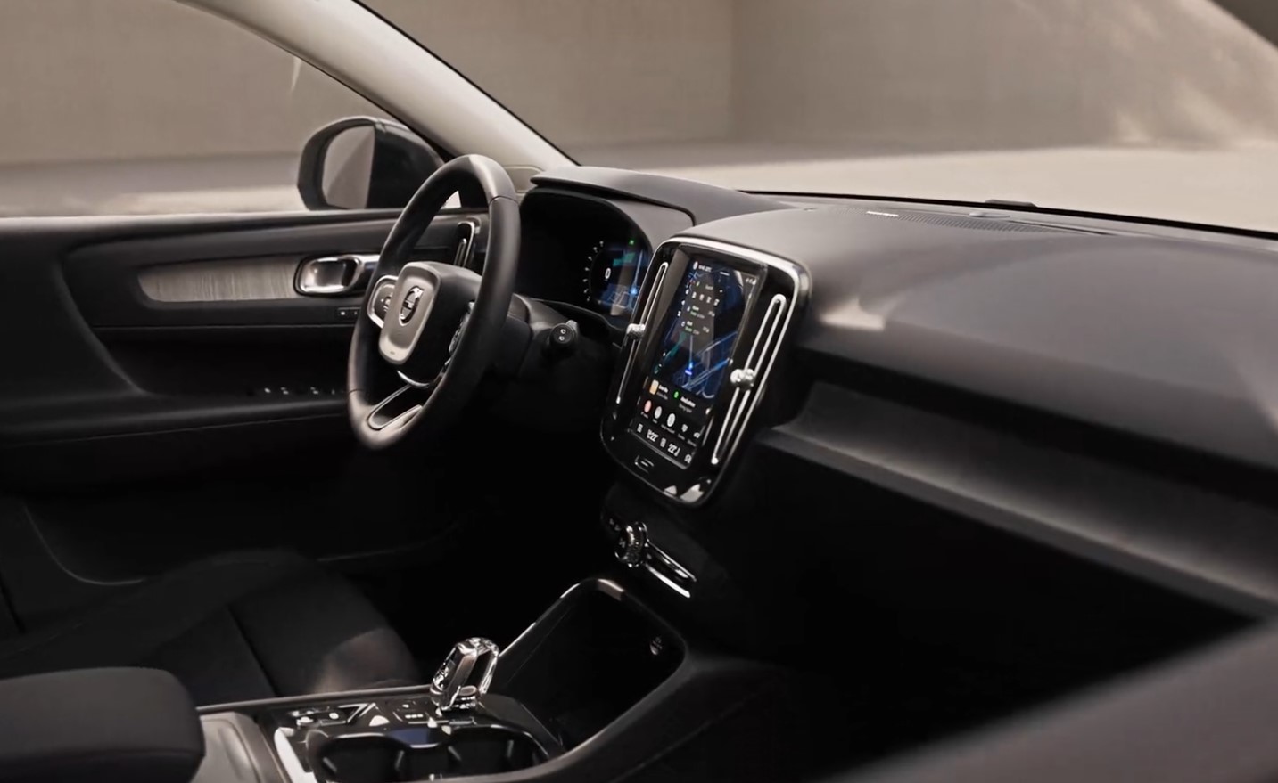 VOLVO XC40 2.0 B3 MH Core - Image 4