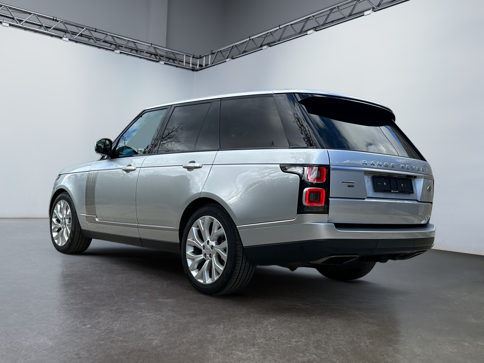 LAND ROVER Range Rover P400e PHEV AUTOBIOGRAPHY - Image 2