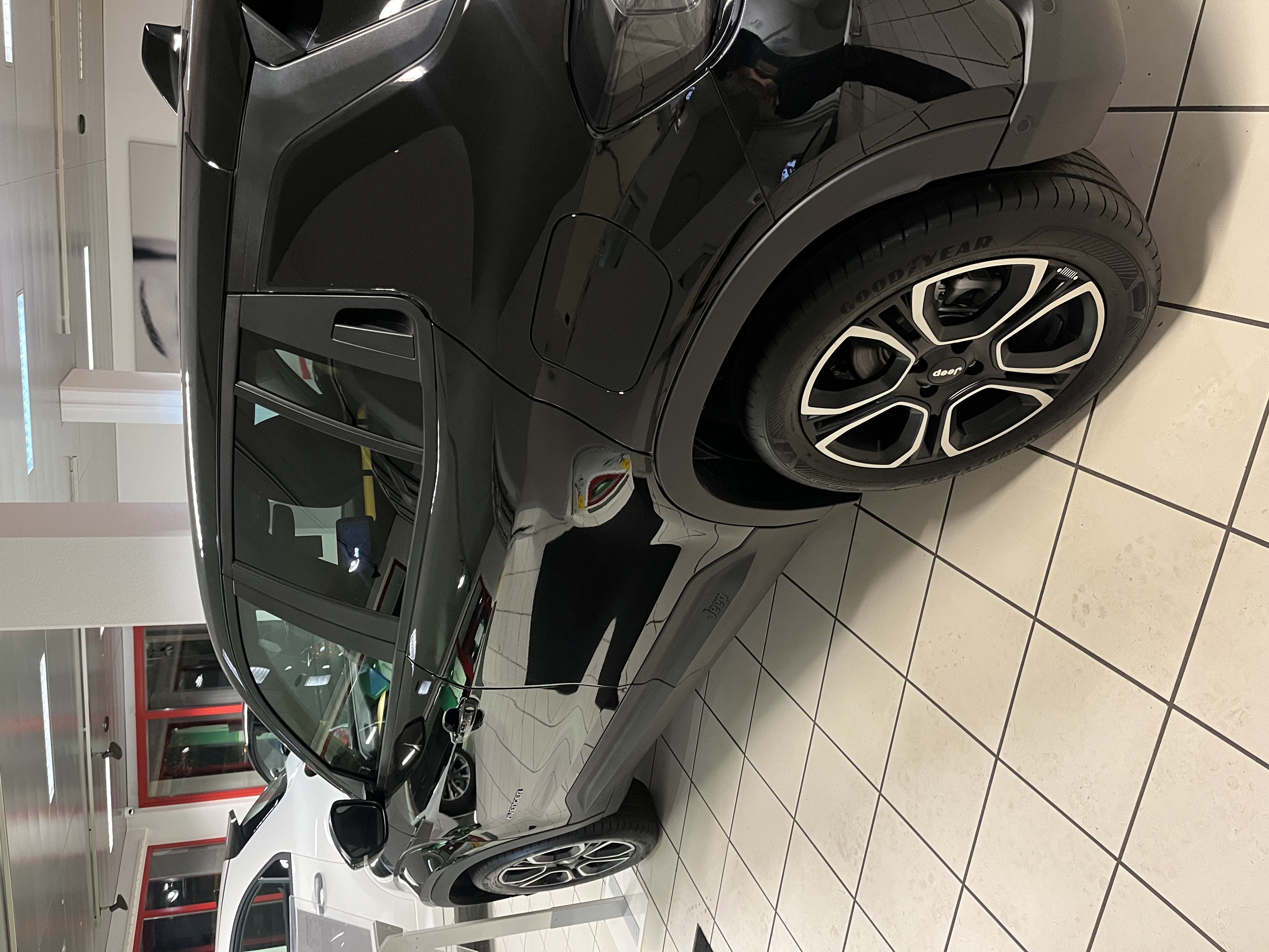 Jeep Avenger Summit - Image 4