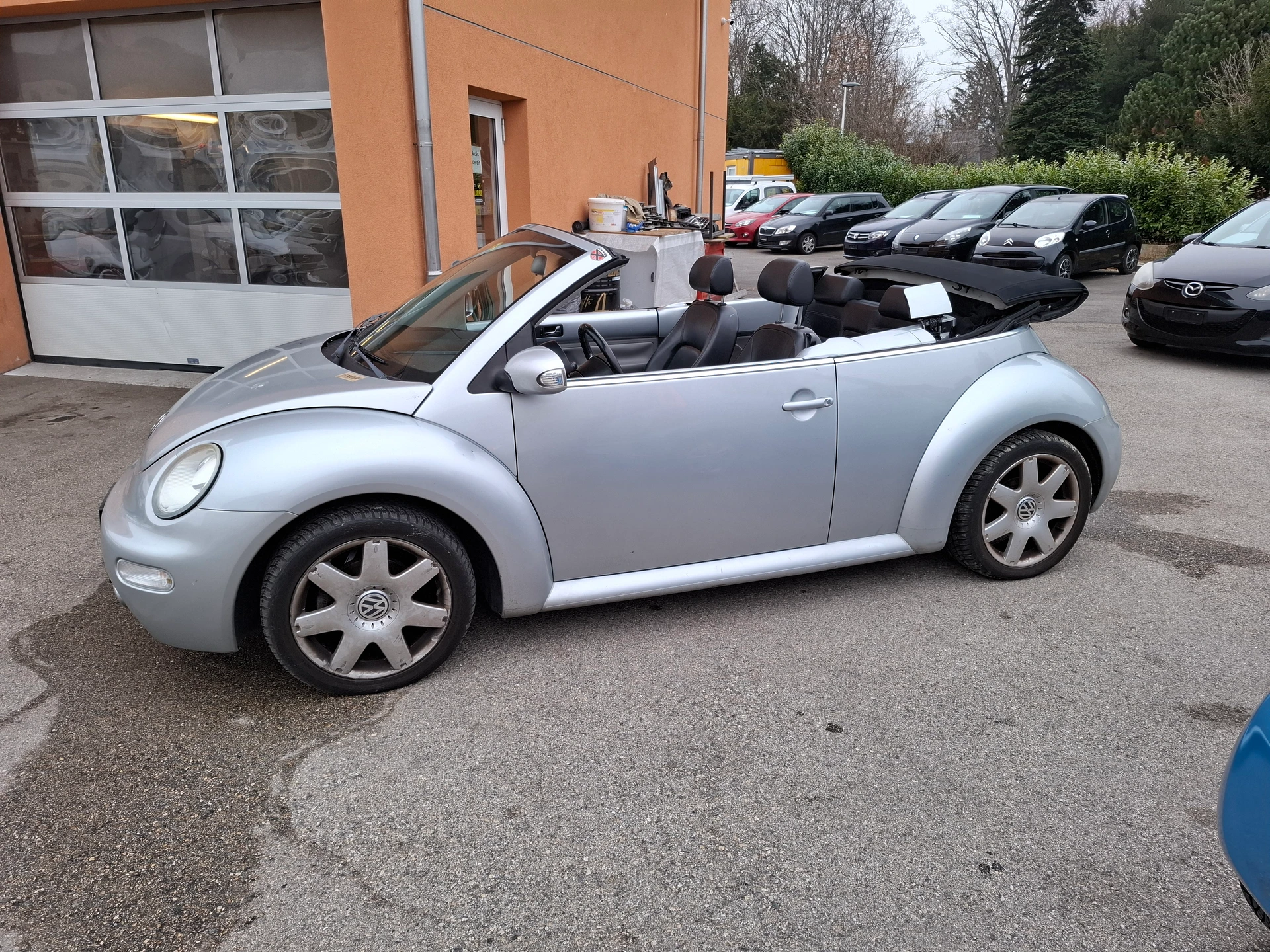 VW New Beetle Cabrio 2.0 - Image 2