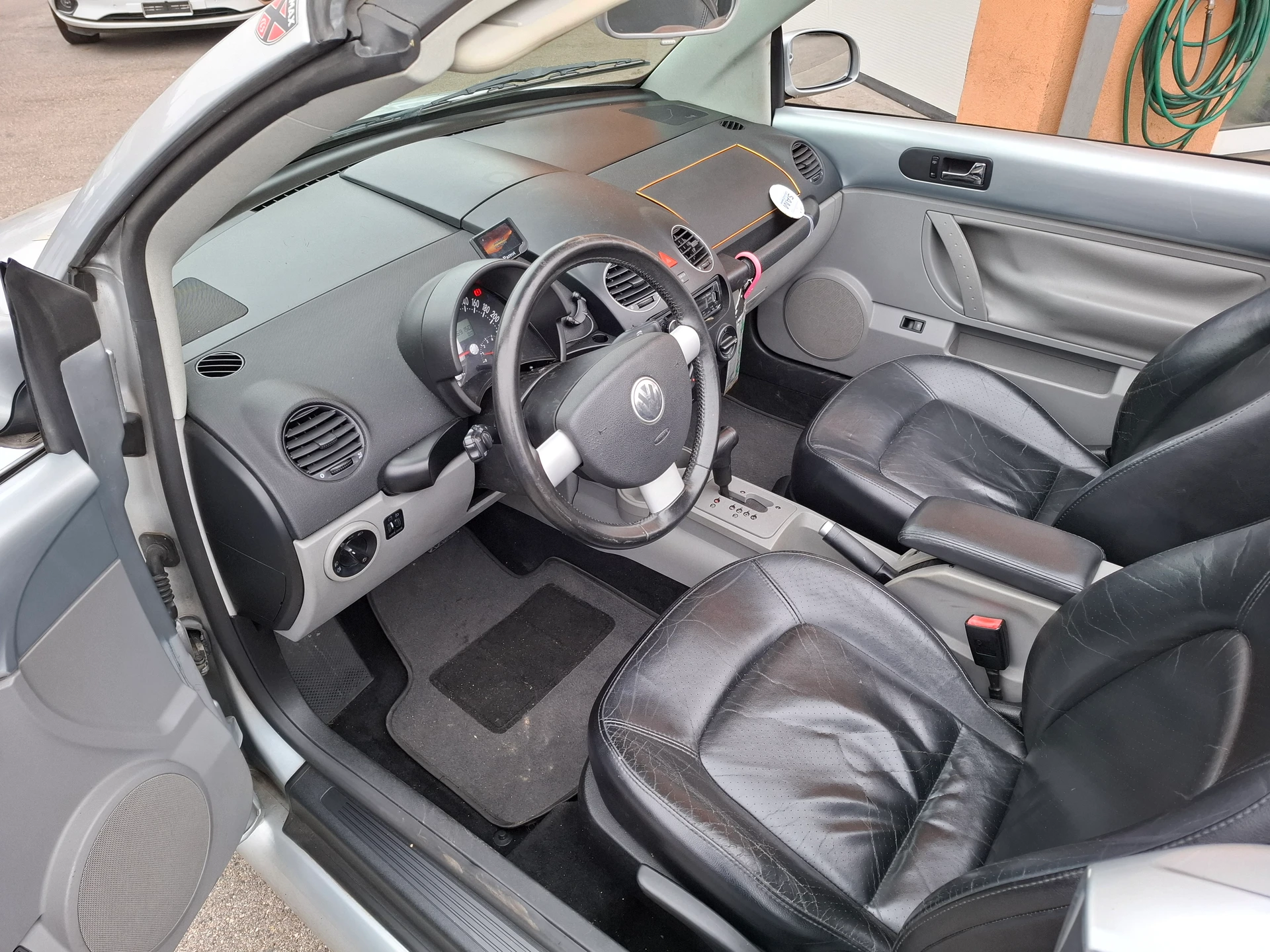 VW New Beetle Cabrio 2.0 - Image 5